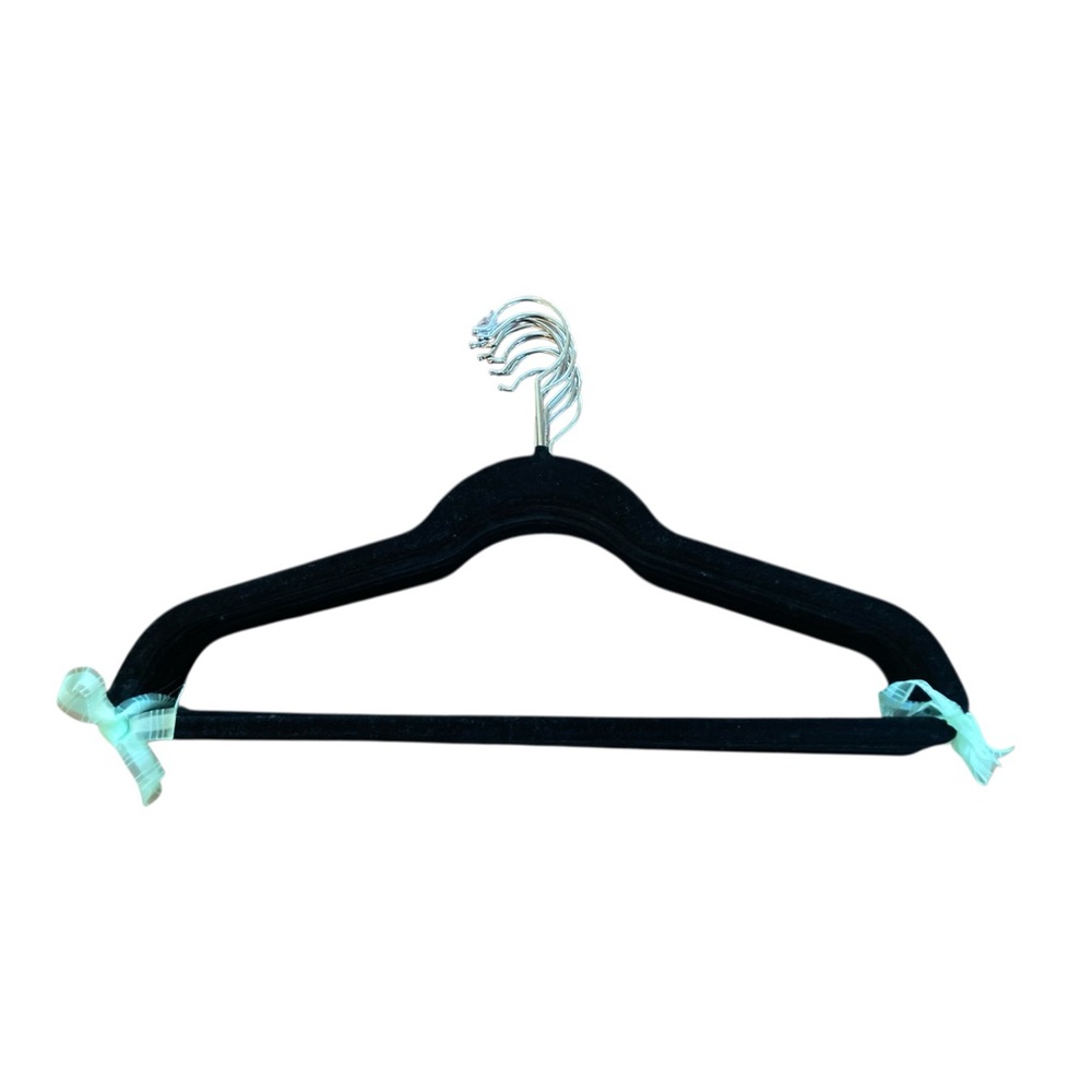 Black Velvet Hangers‎